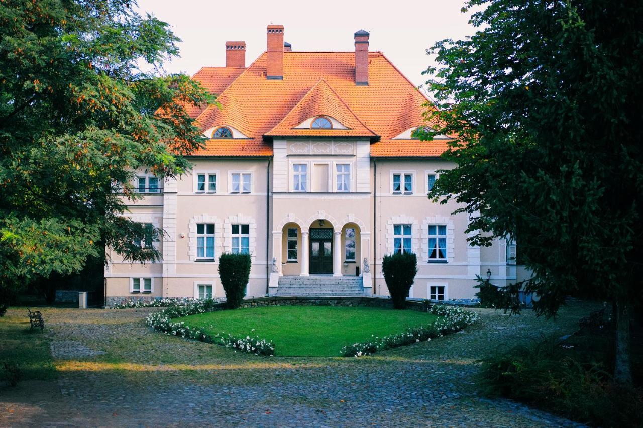 Palac W Debinie Krzeszkowice Экстерьер фото