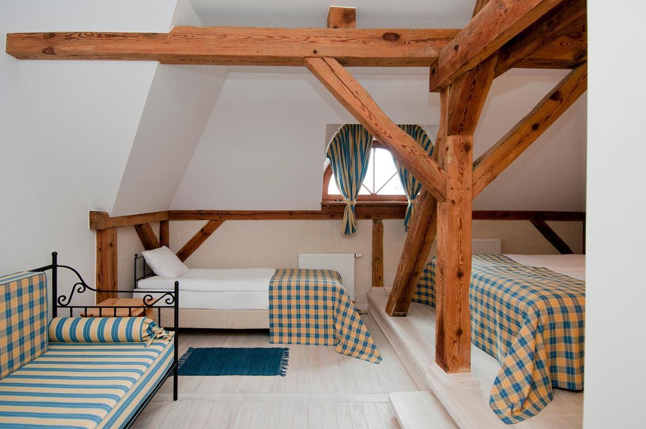 Palac W Debinie Krzeszkowice Экстерьер фото