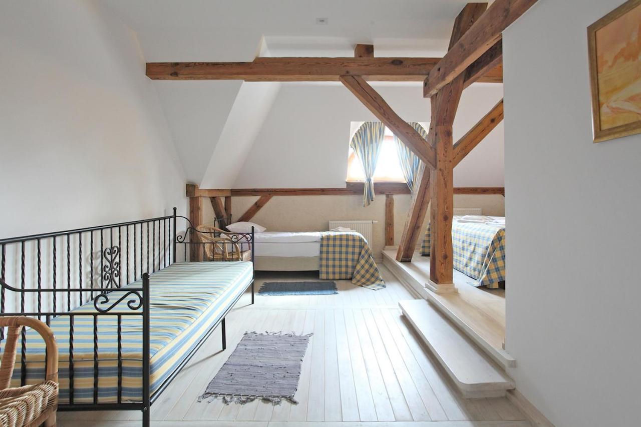 Palac W Debinie Krzeszkowice Экстерьер фото