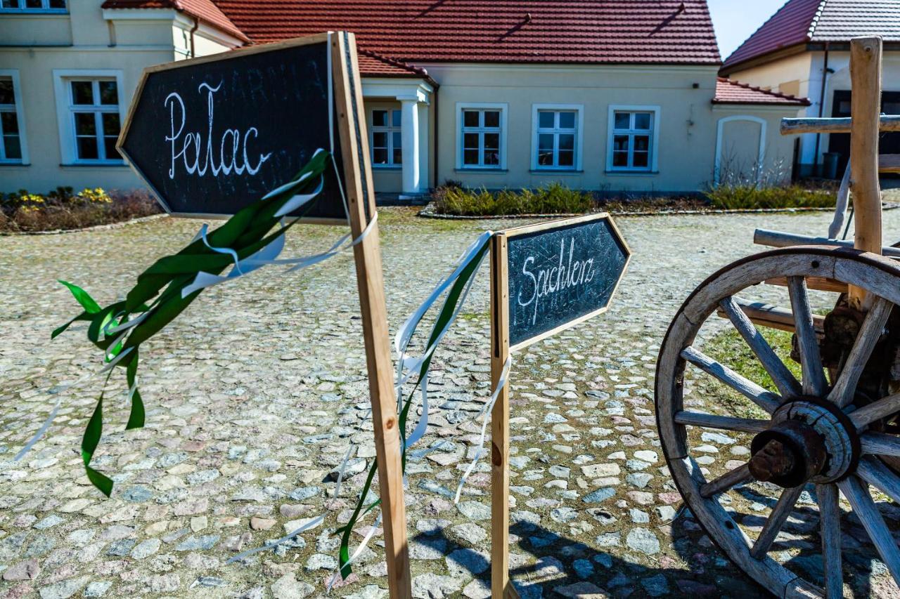 Palac W Debinie Krzeszkowice Экстерьер фото
