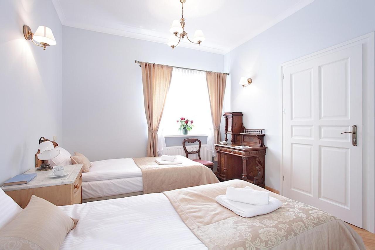 Palac W Debinie Krzeszkowice Экстерьер фото