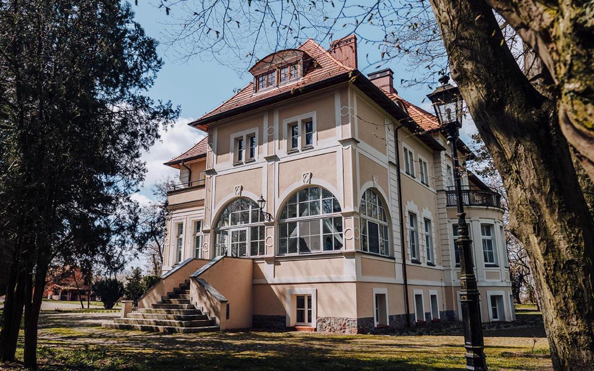 Palac W Debinie Krzeszkowice Экстерьер фото